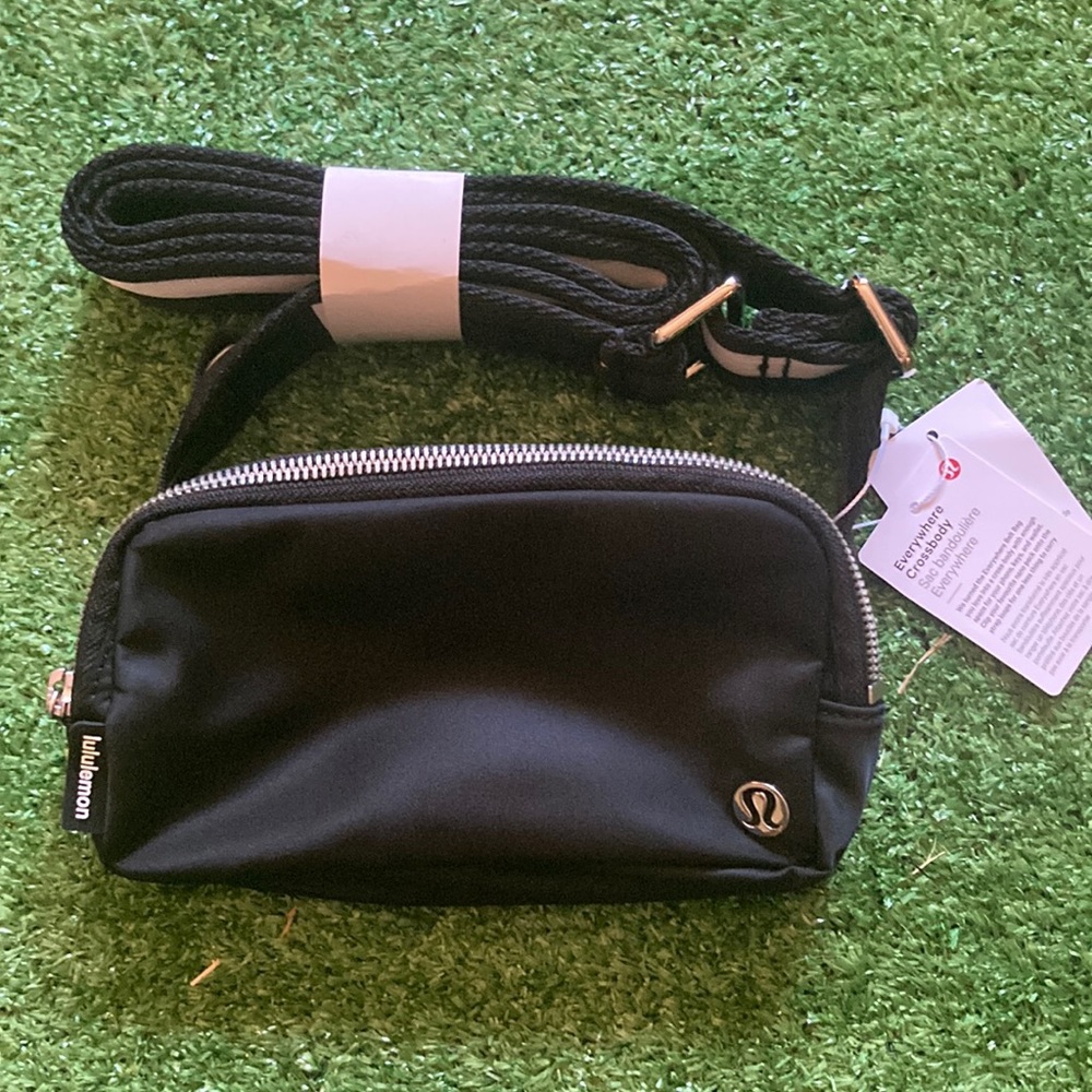 NWT Lululemon Everywhere Crossbody Bag